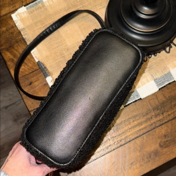 STEVE MADDEN CROSSBODY CINDY DOME BAG GOLD CHAIN CLEAN
🚭 - Picture 7 of 10